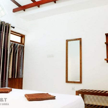 Hotel T & T 아누라다푸라 외부 사진
