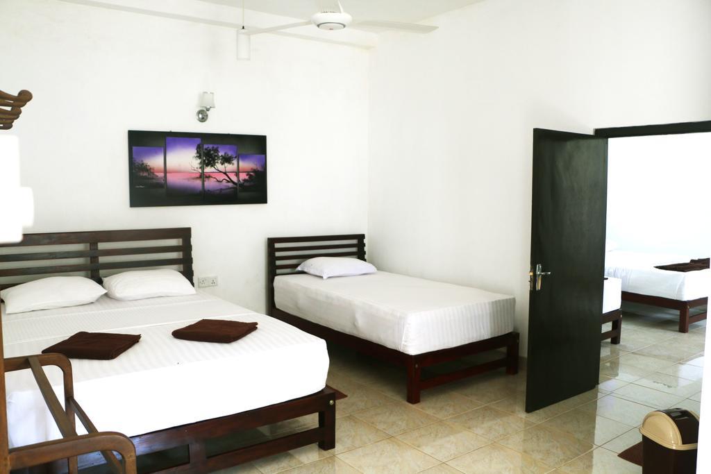 Hotel T & T 아누라다푸라 외부 사진