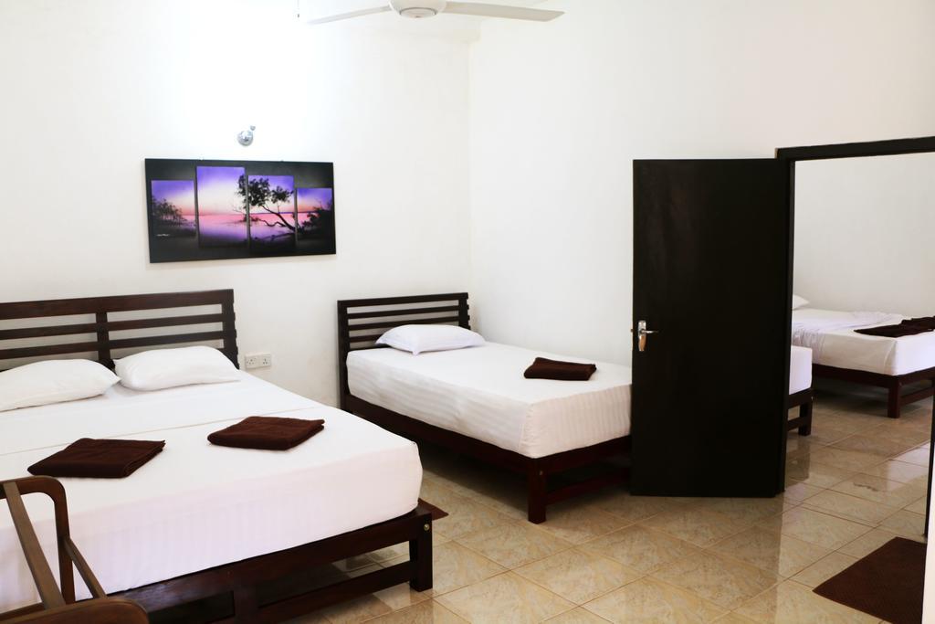 Hotel T & T 아누라다푸라 외부 사진