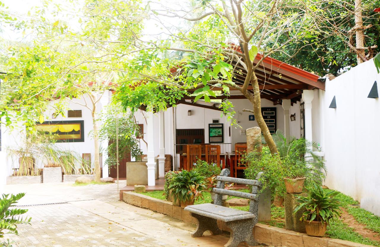 Hotel T & T 아누라다푸라 외부 사진